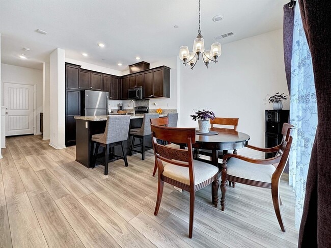 Foto del edificio - 24140 Tuscany Ave