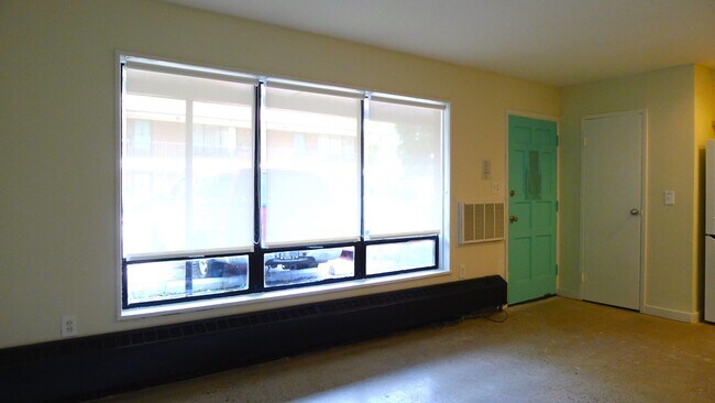 Building Photo - 1060 Van Dyke St