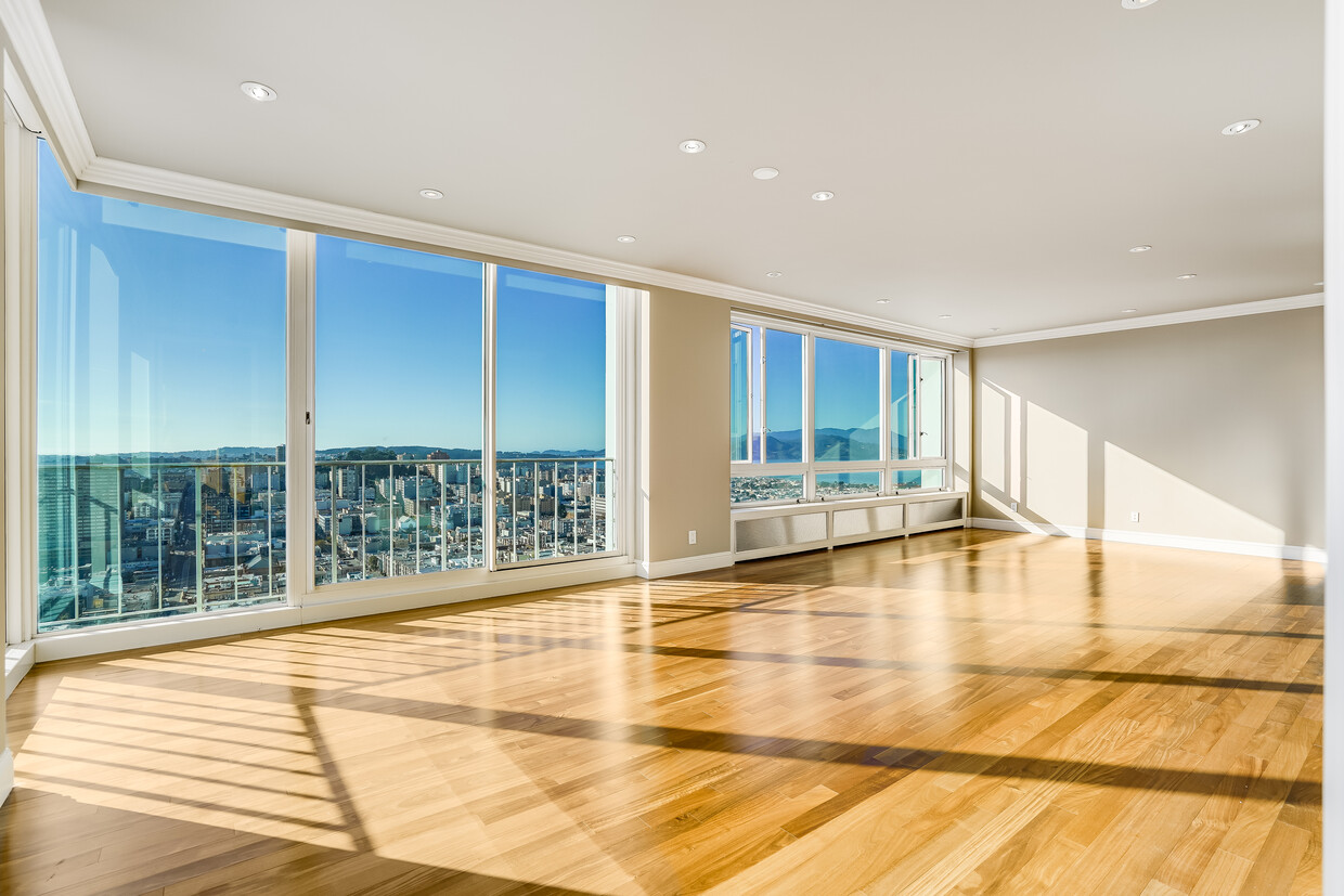 Expansive views to Golden Gate Bridge - 1200 California St