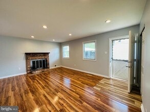 Building Photo - 319 Canterbury Ct