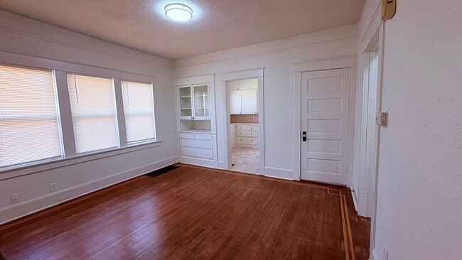 Building Photo - 201 S Crysler Ave