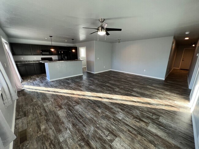 Foto del edificio - 48 41 Ave NW