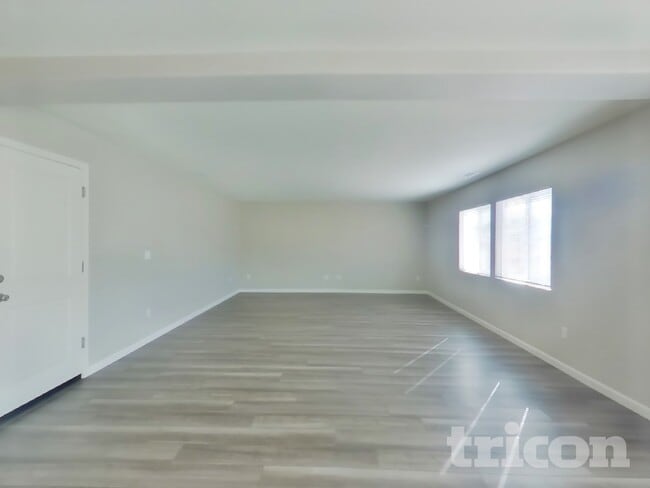 Foto del edificio - 8948 Elk Ravine Dr