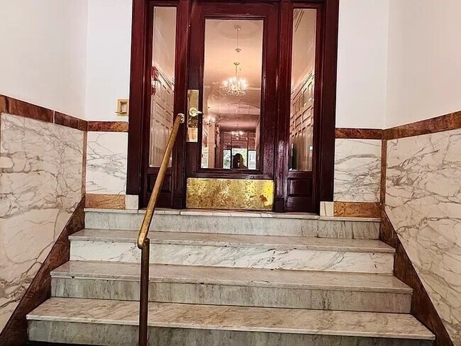 Foto del edificio - 35 Queensberry St
