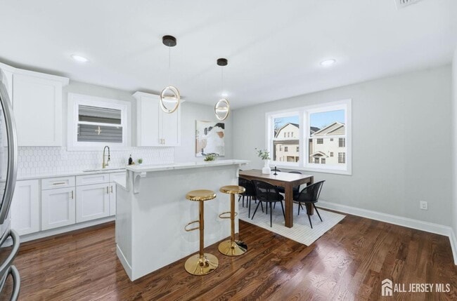 Building Photo - 46-46 Eppirt St