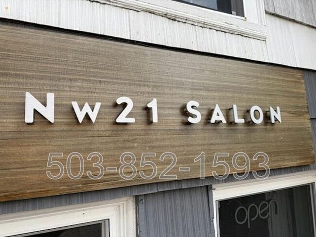 Building Photo - 822 NW 21st Ave