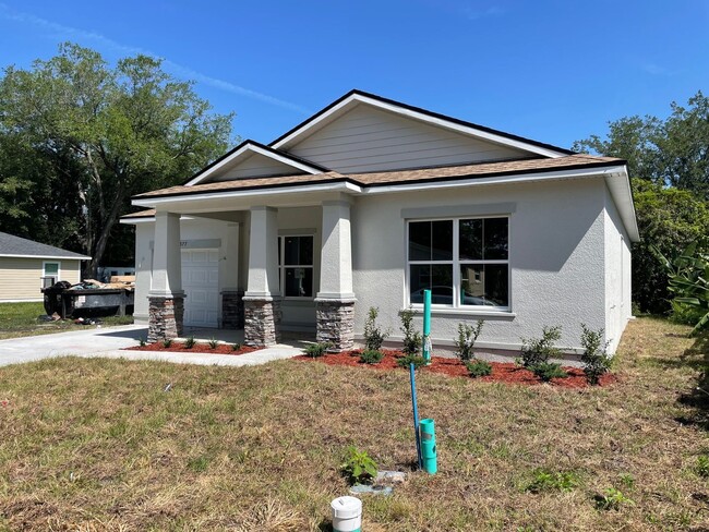 Building Photo - Brand New Winter Garden Home