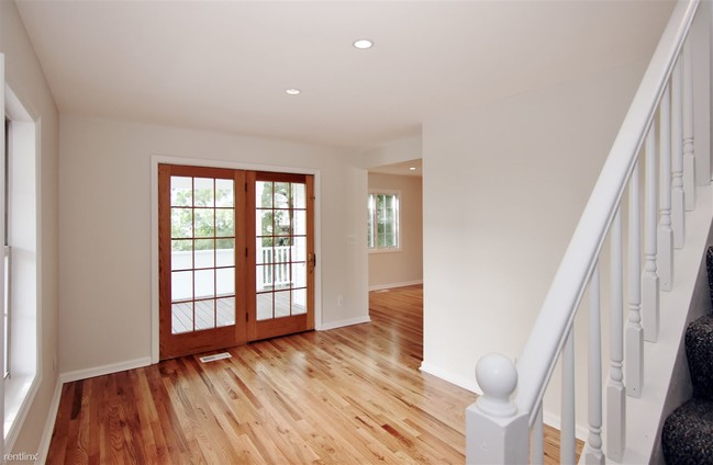 Building Photo - 3 br, 3 bath Condo - 14 Dora St Apt 1
