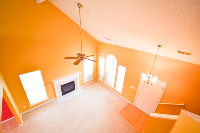 Foto del edificio - 104 Summit Ridge Cir