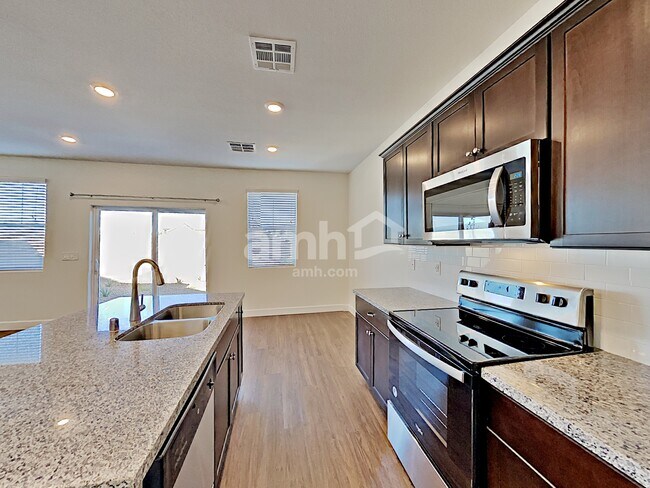 Building Photo - 8116 Inhibition Ct