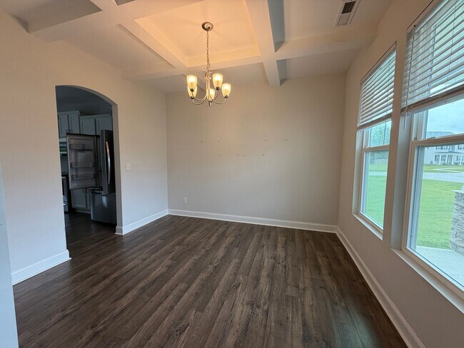 Building Photo - Towne Point Beauty!