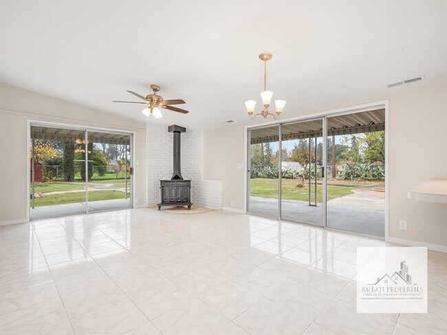 Foto del edificio - 4475 N Thorne Ave