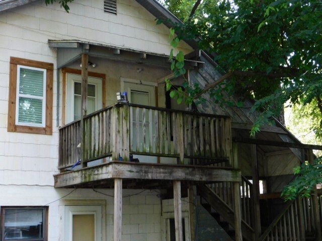 Primary Photo - 210 E Maple Ave