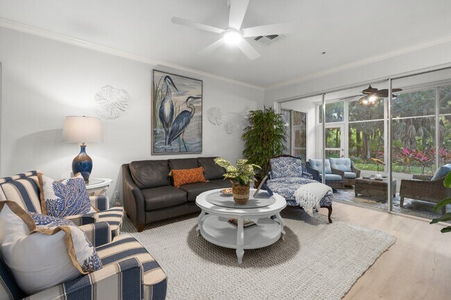 Foto del edificio - Tarpon Cove condo - close to the beach. Yacht club membership is available.