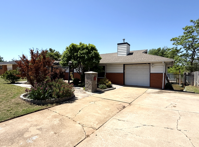 Building Photo - 2817 Bella Vista Dr