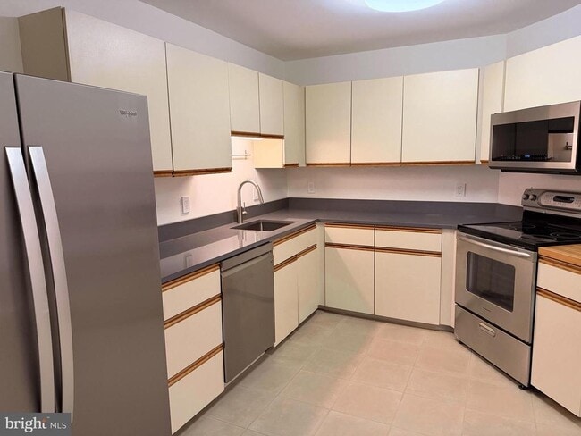 Foto del edificio - 11500 Fairway Dr