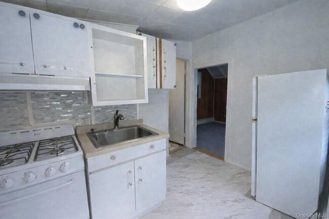 Building Photo - 700 US-9W