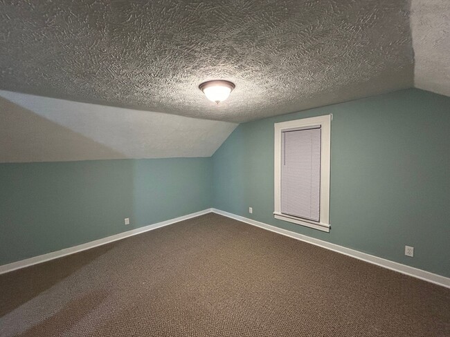 Building Photo - Unique 3-Bedroom, 2-Bathroom Home with Mother-In-Law Suite – $1,600/Month