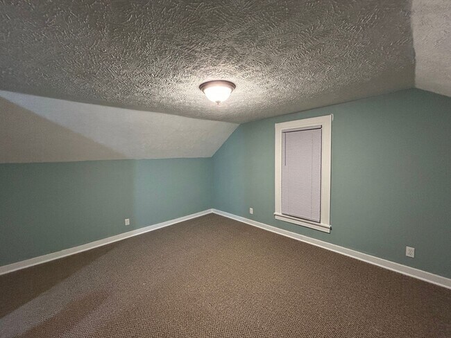 Foto del edificio - Unique 3-Bedroom, 2-Bathroom Home with Mother-In-Law Suite – $1,600/Month