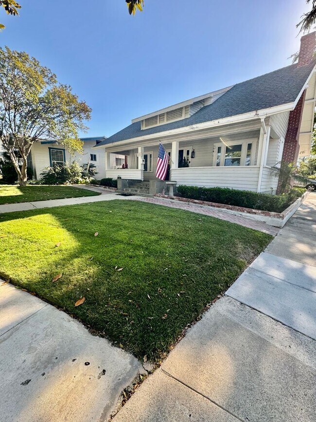 Building Photo - Rare Historic Home