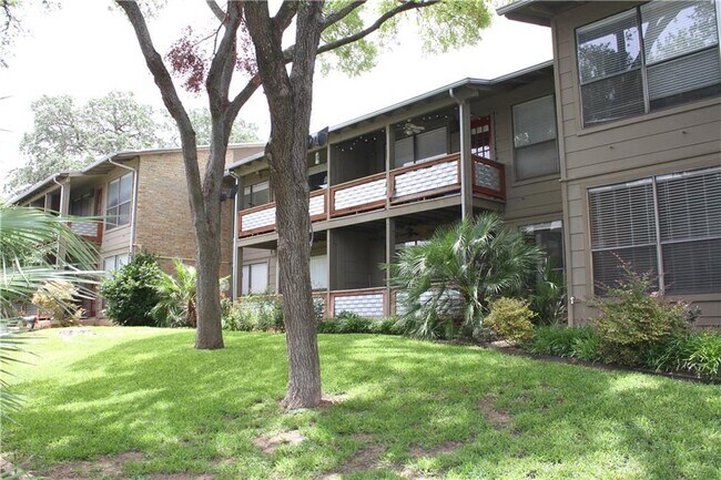 Building Photo - 1101 Hollow Creek Dr