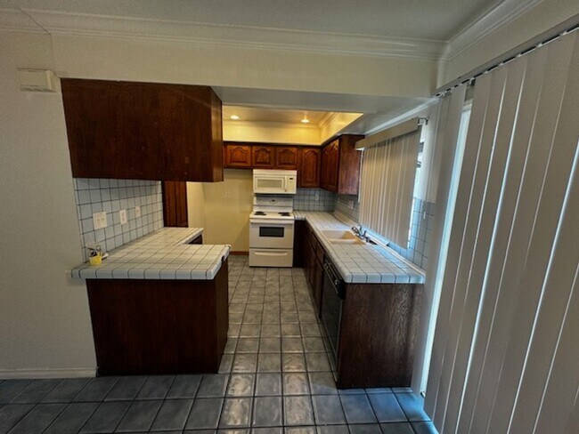 Building Photo - Quiet and Quaint 3 Bed-1.5 bath Home in St...