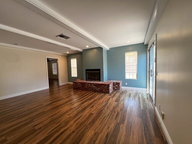 Foto del edificio - 7900 Shoshone Ave