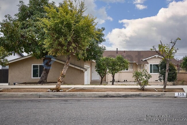 Building Photo - 630 La Presa Dr