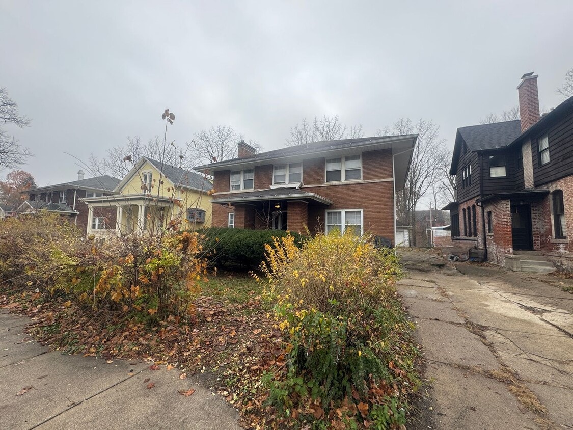 Primary Photo - 624 W Lasalle Ave