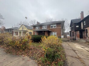 Building Photo - 624 W Lasalle Ave