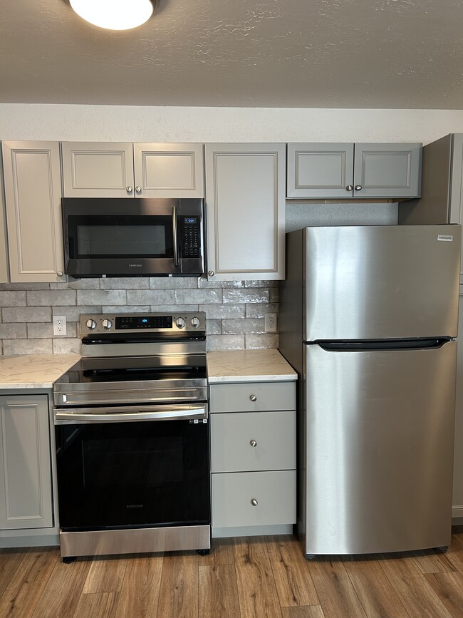 New appliances - 1524 S 6th St W