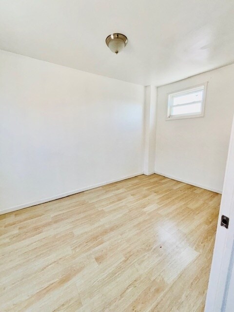 Foto del edificio - 240 W Glenwood Ave