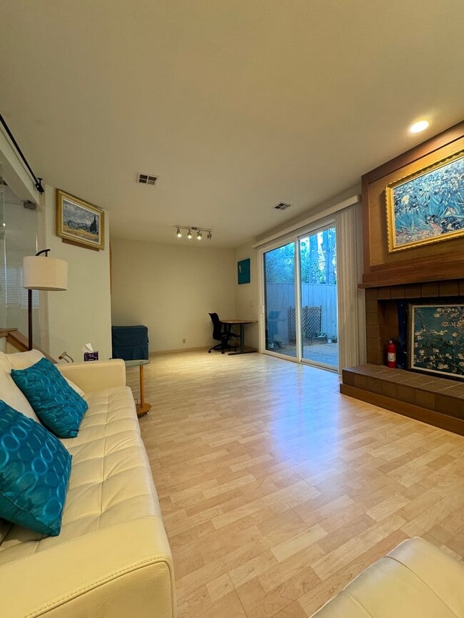 Building Photo - Your Serene Sanctuary Awaits – 2 Bed, 3 Ba...