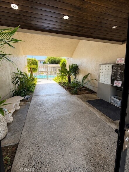 Foto del edificio - 1745 Maple Ave