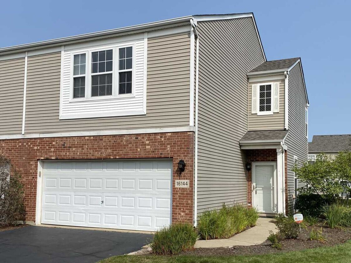 Foto principal - 16144 Bent Grass Dr