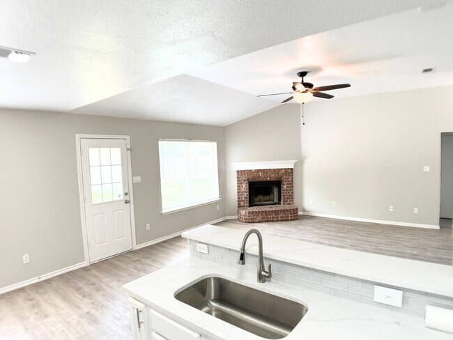 Building Photo - Fully Renovated 3-Bedroom in North Fort Worth – Top-Rated Keller ISD!