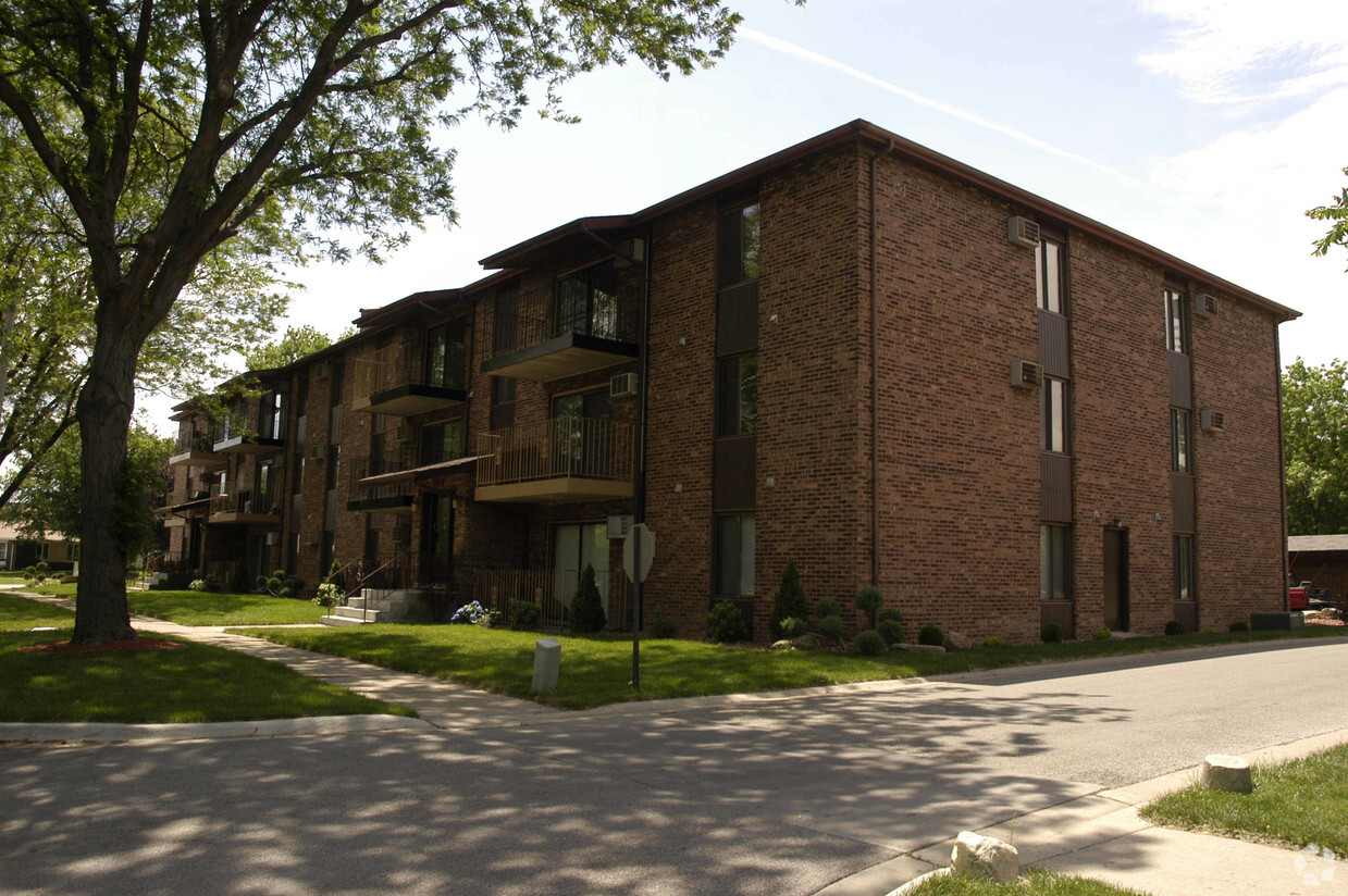 Primary Photo - 6001-6005 W Marshall Ave