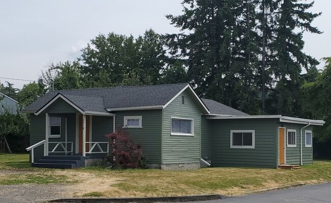 Building Photo - 2 Bedroom, 1 Bathroom Home with a Den for ...