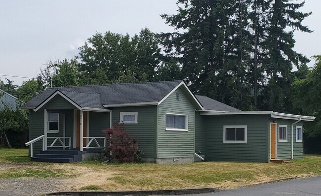 Foto del edificio - 2 Bedroom, 1 Bathroom Home with a Den for ...