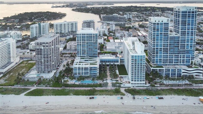Foto del edificio - 6801 Collins Ave