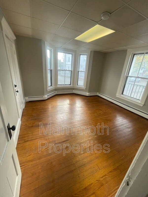 Foto principal - 320 Lowell St