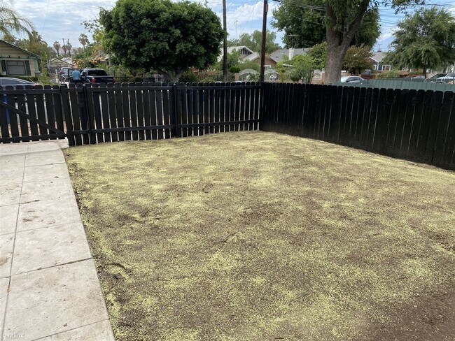Foto del edificio - 3 br, 1 bath House - 3382 Eucalyptus Avenue A