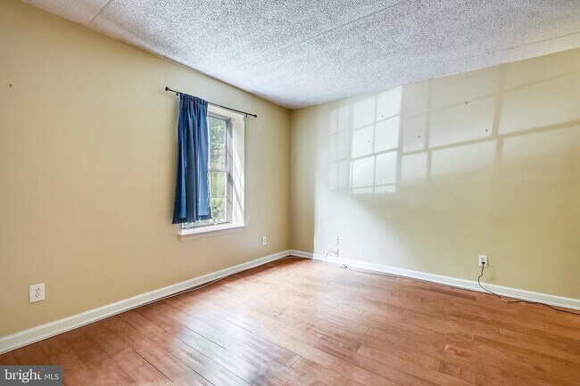 Foto del edificio - 1446 Greendale Ct