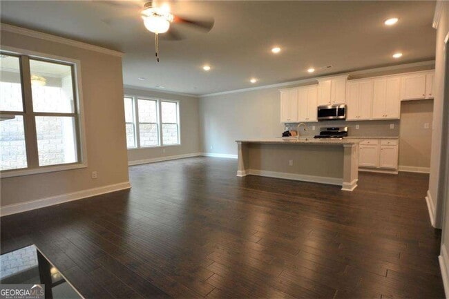 Building Photo - 2170 Manor Pointe Dr