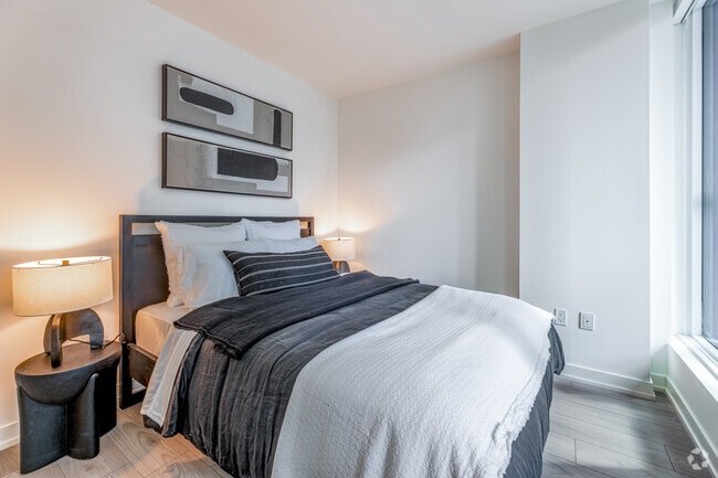 2BR, 2BA - 783SF - Bedroom - The Corner On Broadway
