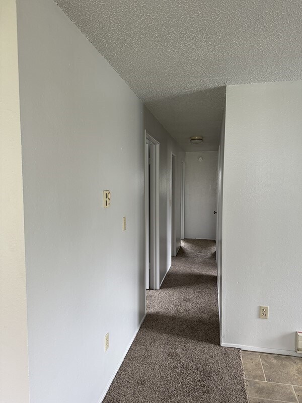 Building Photo - HOUSE FOR RENT