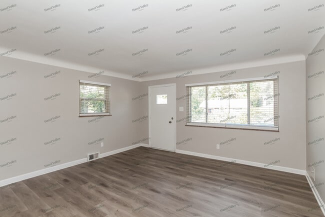 Foto del edificio - 2703 Westbrook Dr