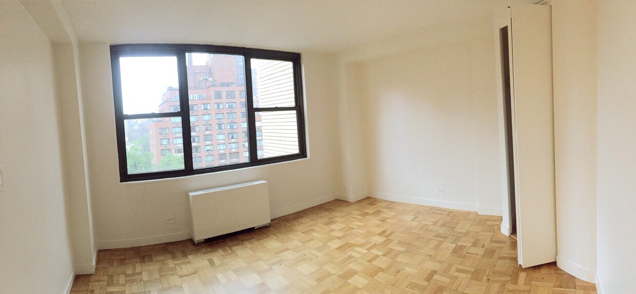 Foto principal - 333 E 49th St
