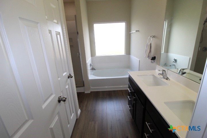 Building Photo - 1808 Cow House Ct