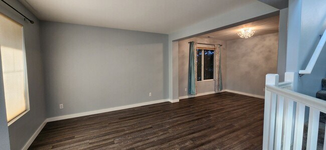 Foto del edificio - 5 bedroom 2.5 Bathroom single family home ...